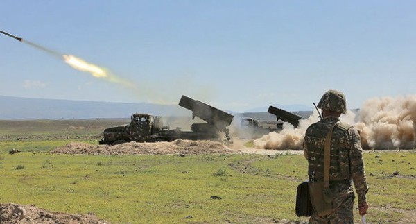  В Нагорном Карабахе продолжаются боевые действия по всей линии фронта