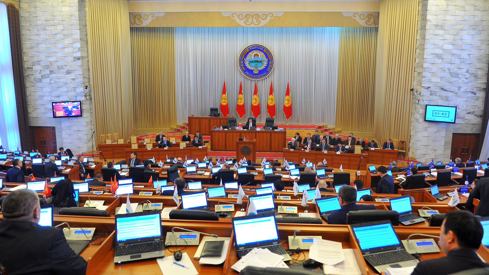 Парламент Кыргызстана перенес повторные выборы