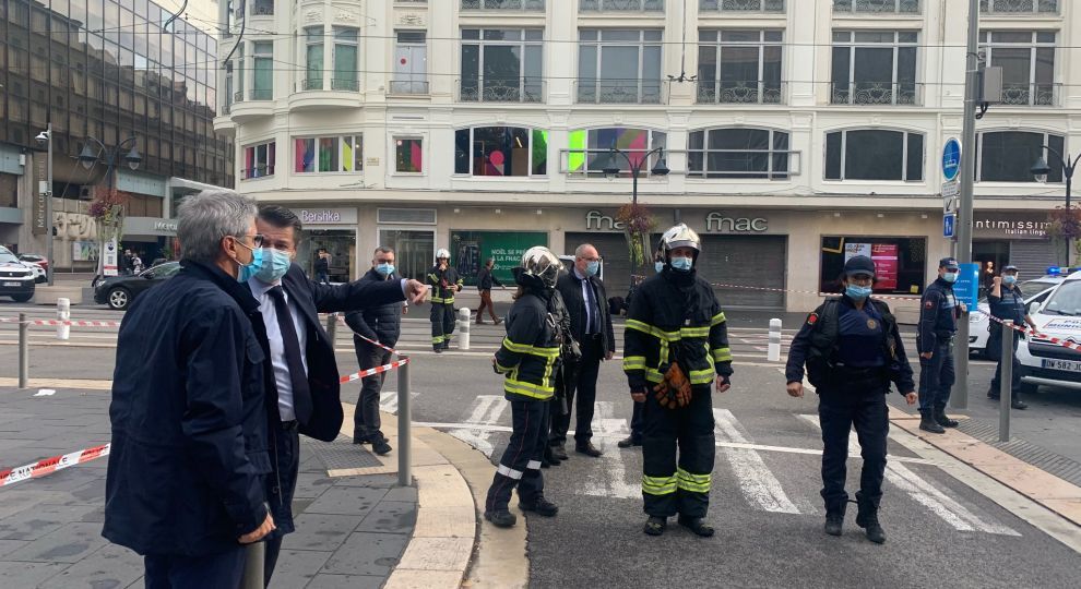После двух нападений  Франция объявила максимальный уровень террористической угрозы