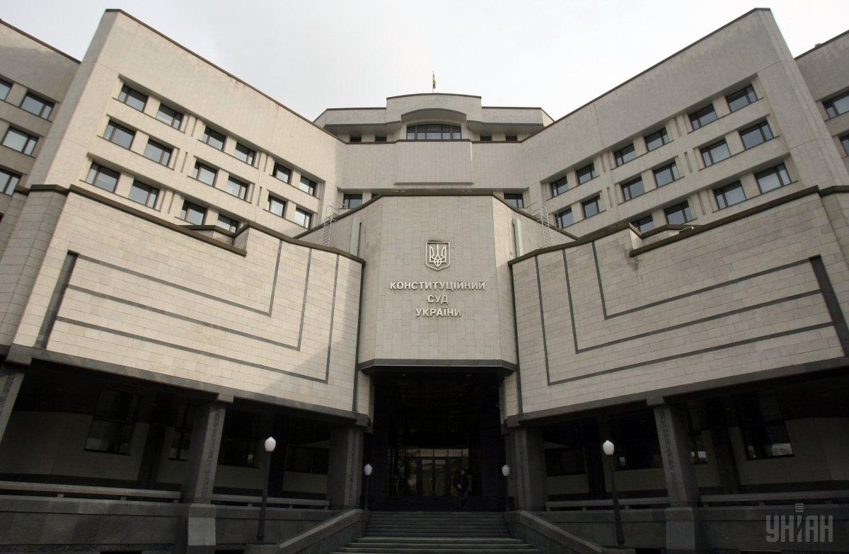 Опрос показал, как украинцы относятся к решению КСУ по электронному декларированию