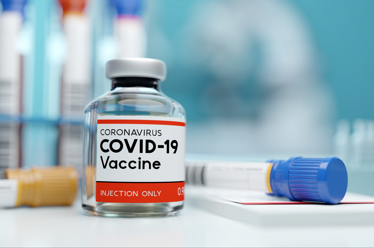 Вакцина от COVID-19 компании AstraZeneca показала среднюю эффективность в 70%