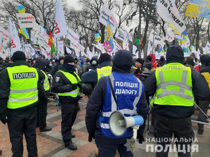 Полиция сообщила о «превентивной работе» с протестующими возле Верховной Рады