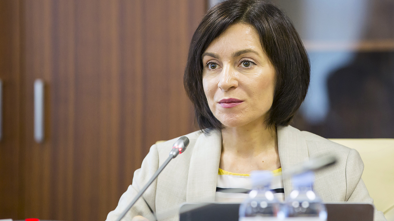 Парламент Молдовы лишил избранного президента контроля над СИБ