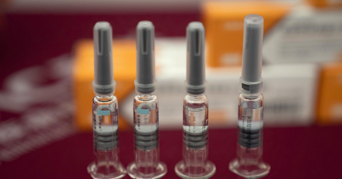 Украина хочет получить в США вакцину против COVID-19 «в режиме тестирования» 