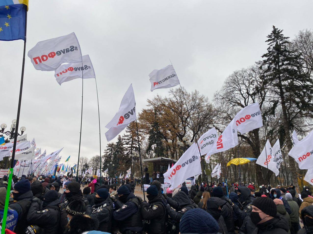 В Киеве протестуют ФЛП, на Майдане начались столкновения с полицией