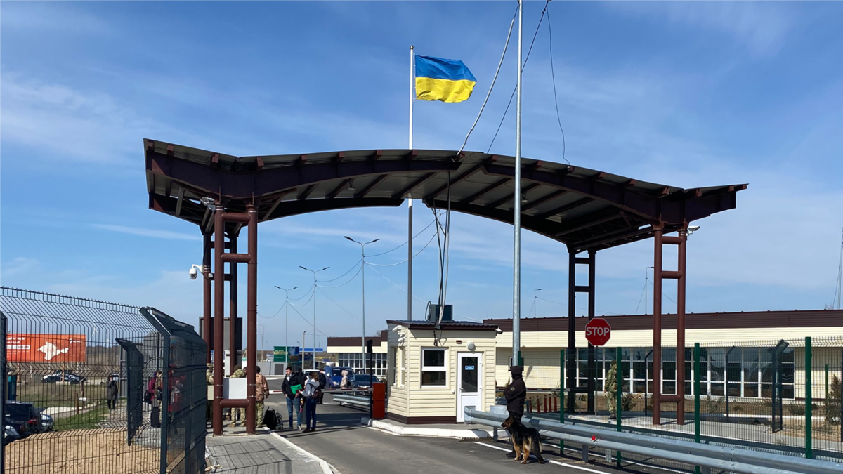 На границе оштрафовали 25 украинцев, которые заезжали в аннексирован Крым по Керченскому мосту