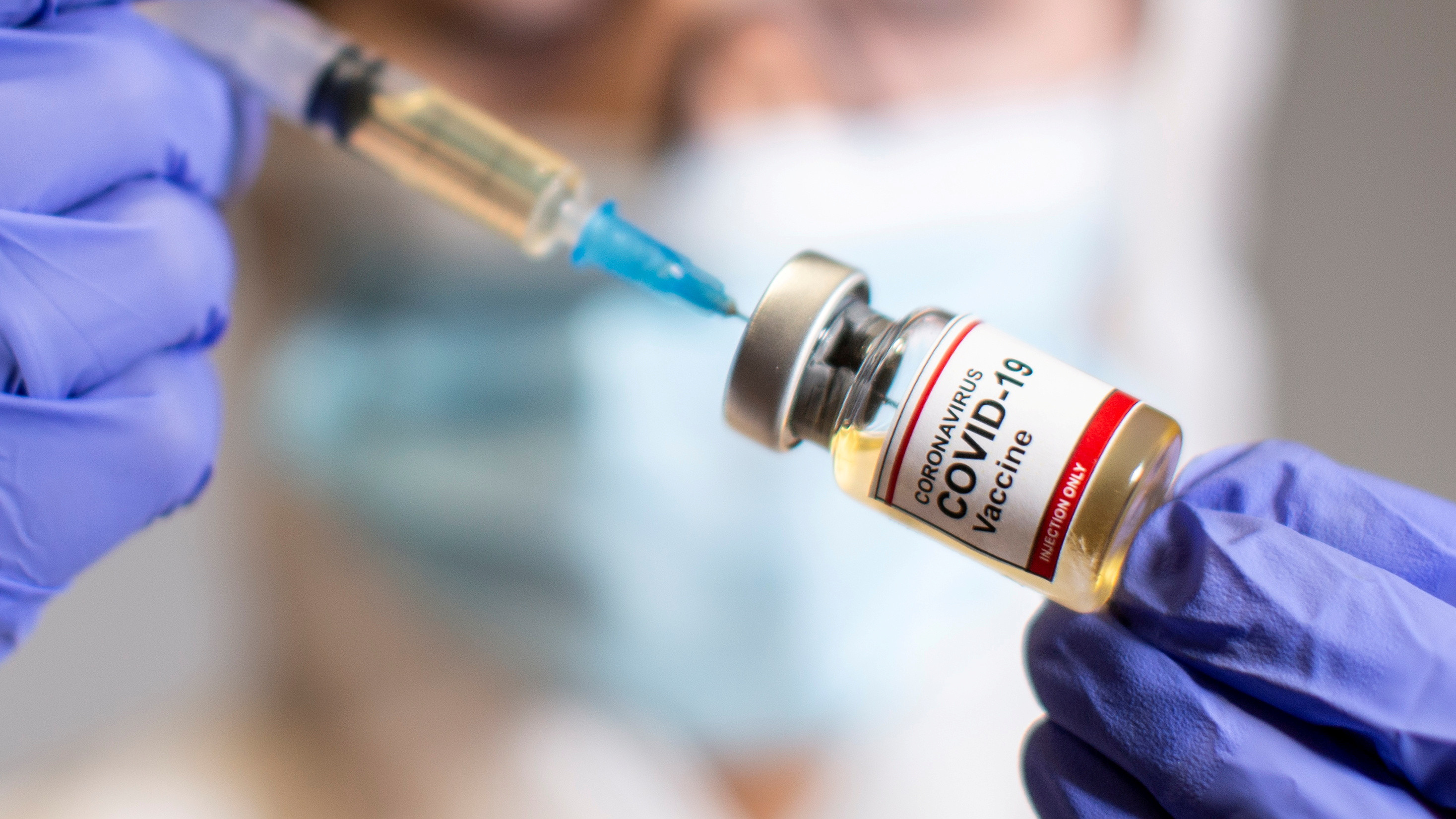 Зеленский подписал закон о доступе украинцев к качественным вакцинам против COVID-19