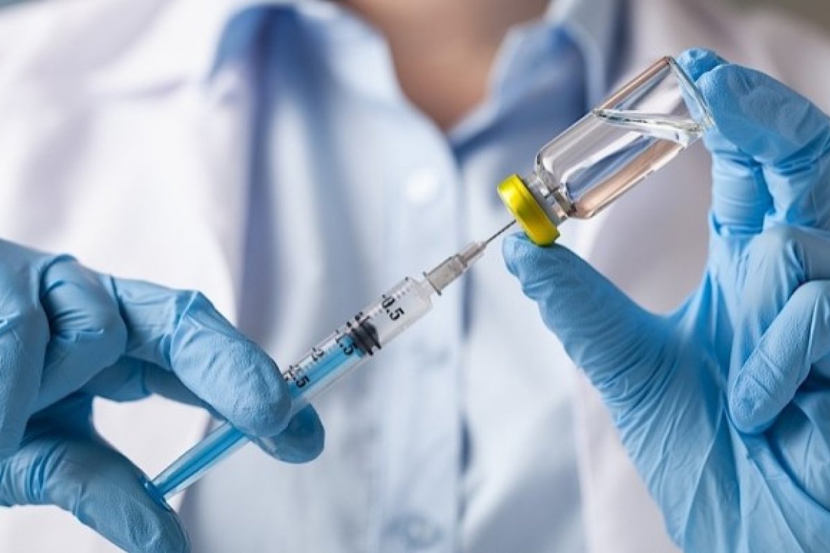 В Польше  разразился скандал из-за вакцинации от COVID-19 вне очереди знаменитостей
