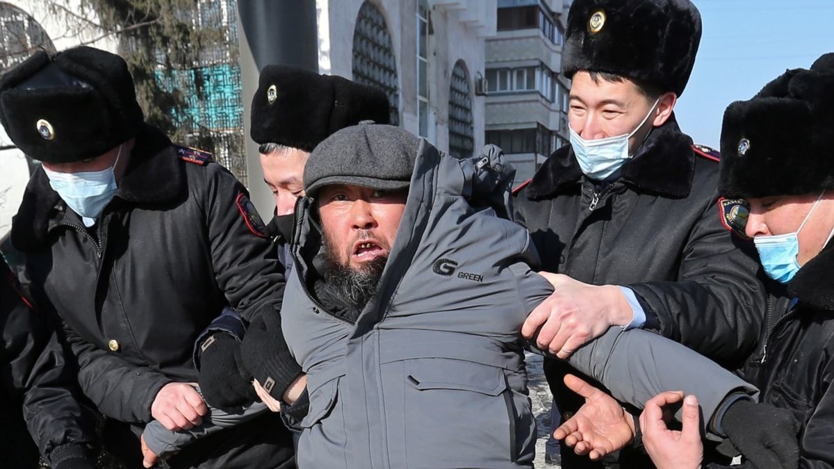 Выборы в Казахстане: сообщается о десятках задержанных во время протестов активистов