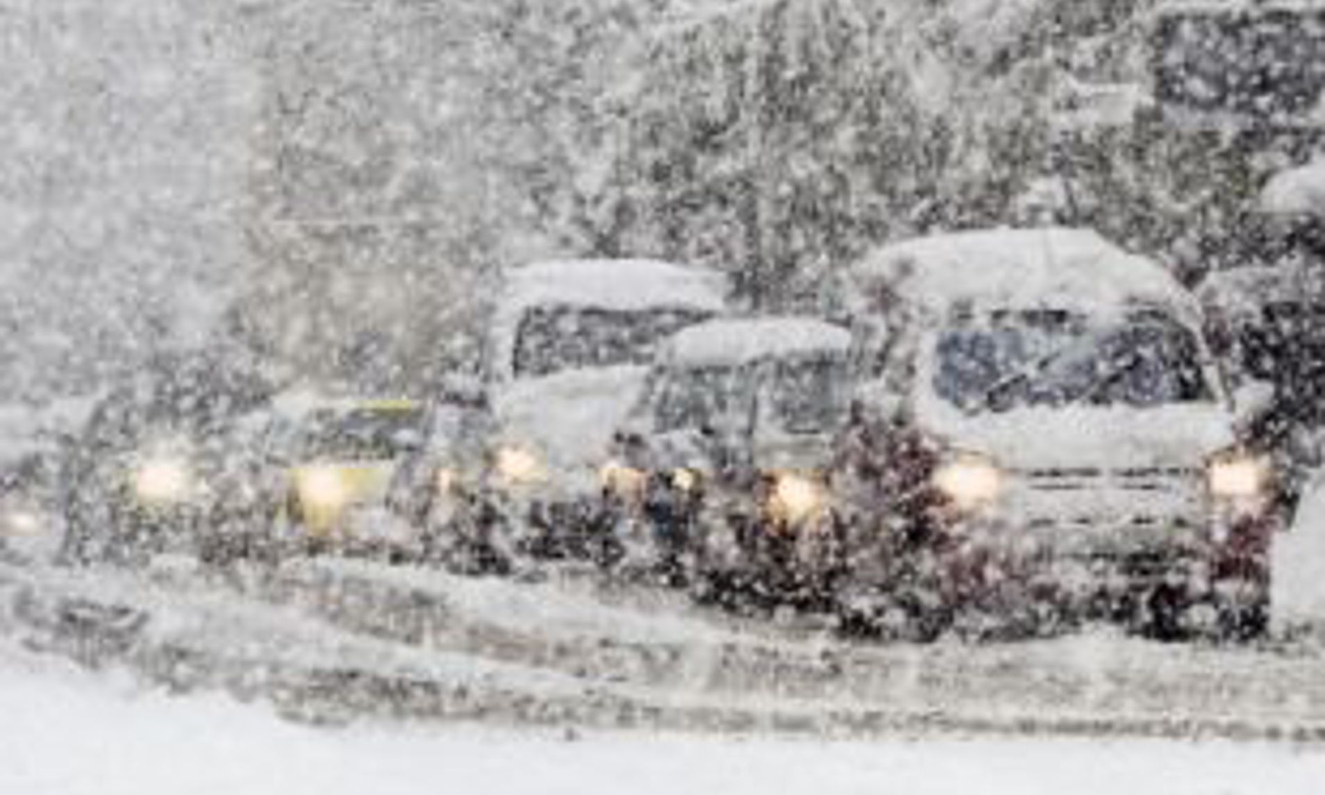 Укравтодор: на юге и в центре из-за сильного снега и ветра  объявили красный уровень опасности