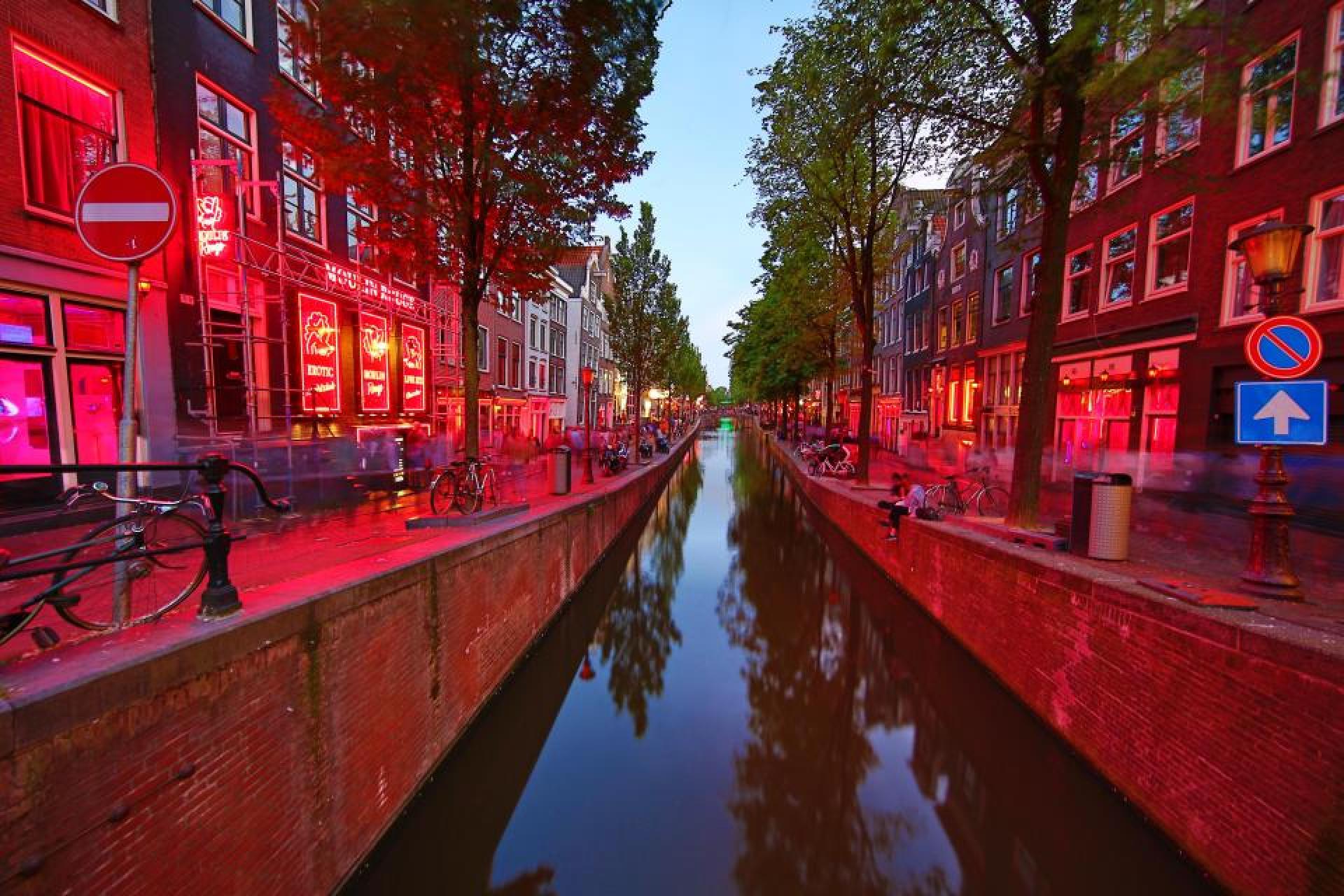 Квартал красных фонарей в Амстердаме закрывают навсегда