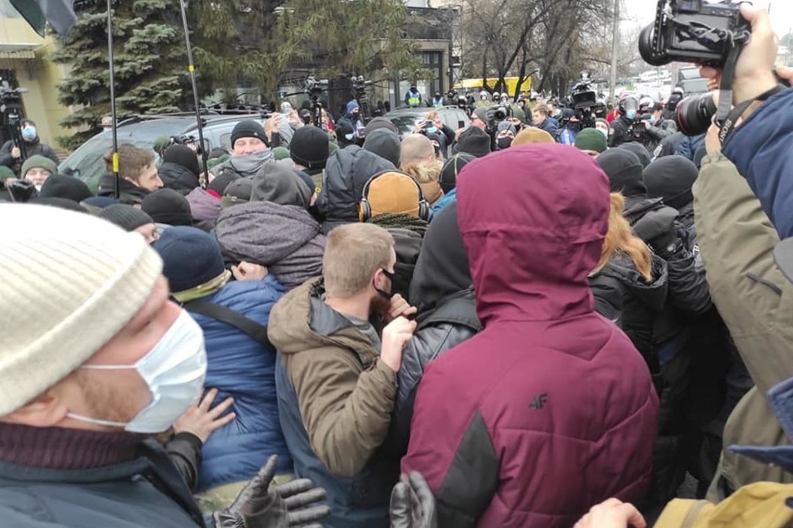 В результате схваток возле  офиса канала «Наш» в Киеве полицией задержаны четыре человека