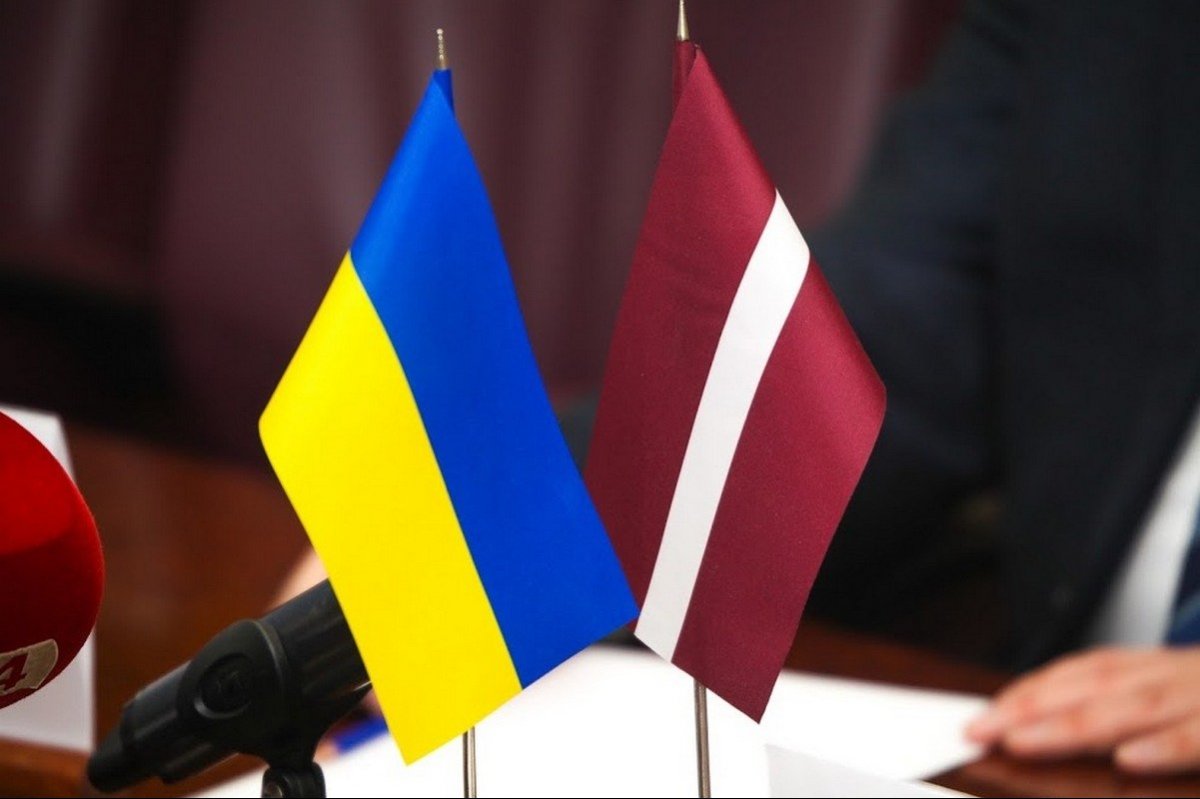 Украина приветствует запрет Латвией российского телеканала - МИД