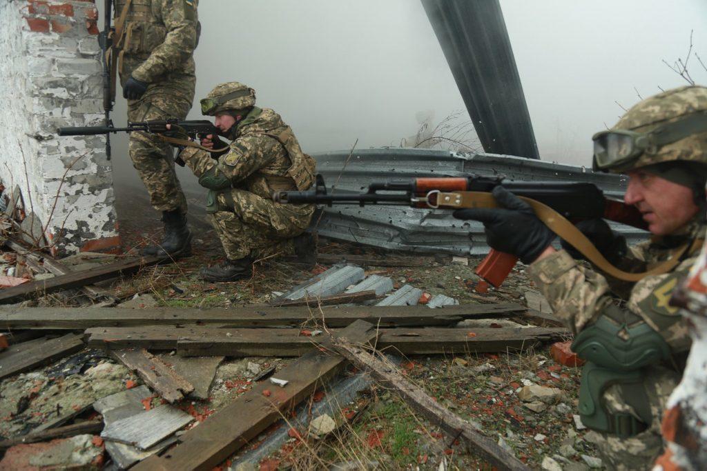 На Донбассе ранен один военный, состояние его здоровья - тяжелое