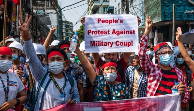 Уряд США увів санкції проти родичей військового лідера М’янми та їхніх компаній