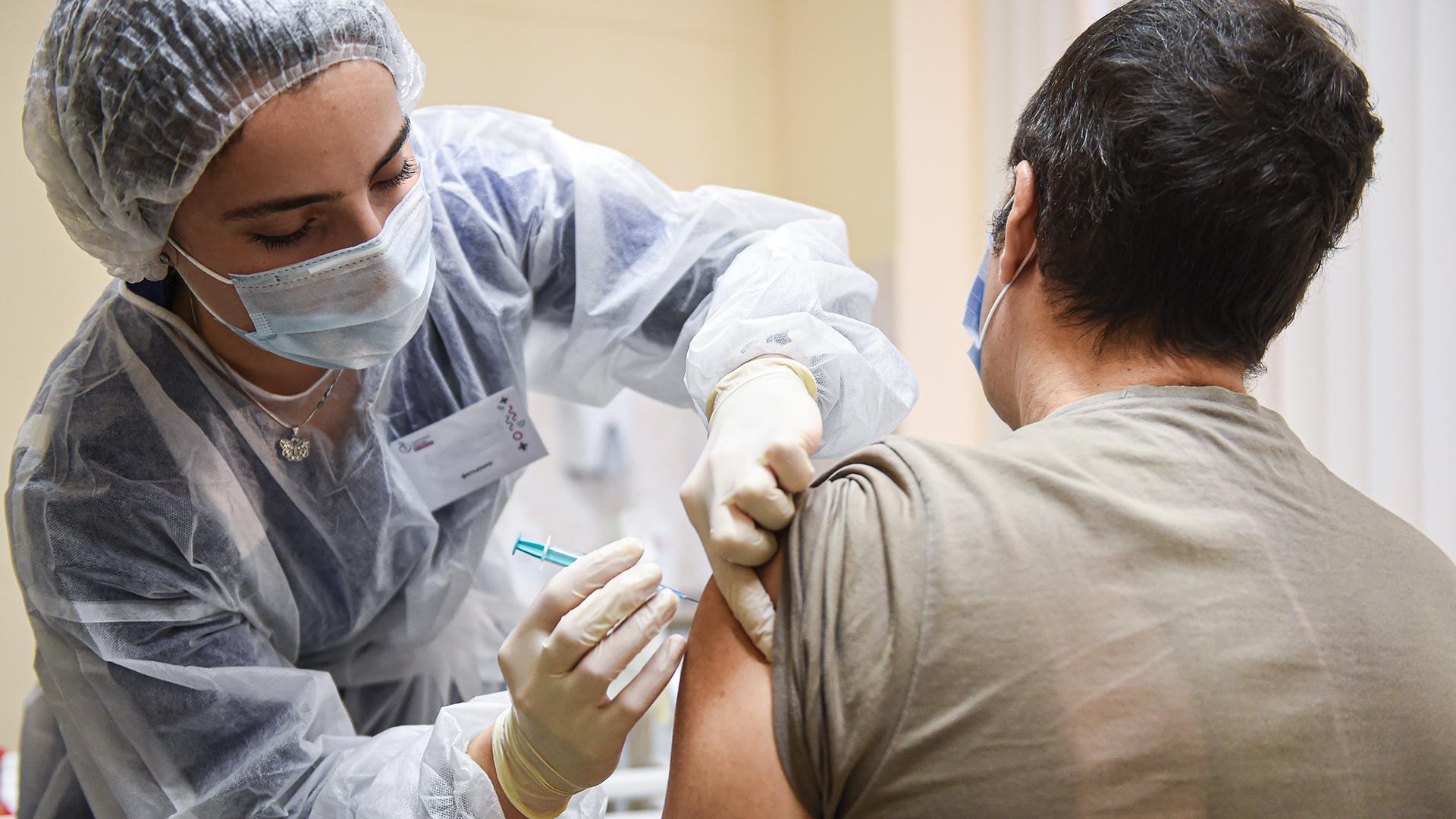 Один человек в Украине уже получил две дозы вакцины CoviShield