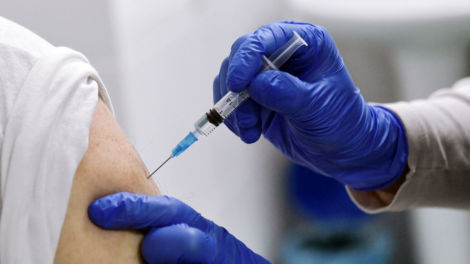В воскресенье в Украине зафиксировано 8346 случаев ковида, вакцинировано 1585 человек