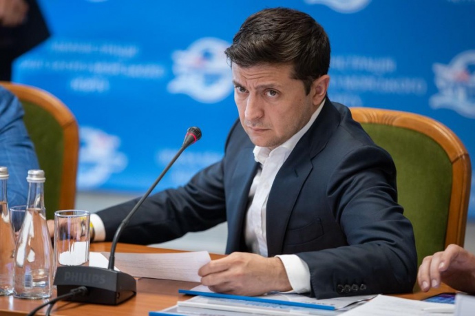 Зеленський звільнив  в один день 6 послів та голову представництва при ЄС 