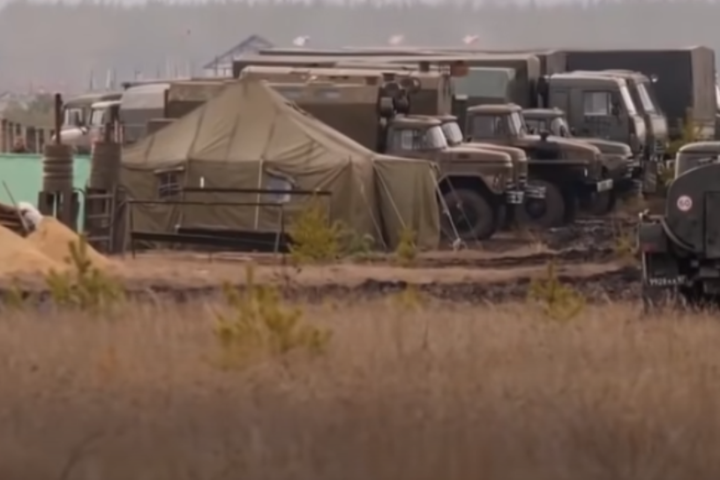 Британський  Sky News зафільмував табір російських військ біля українського кордону