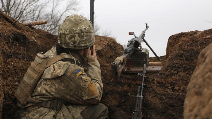 За прошедшие сутки на Донбассе погиб украинский военный, еще трое ранены
