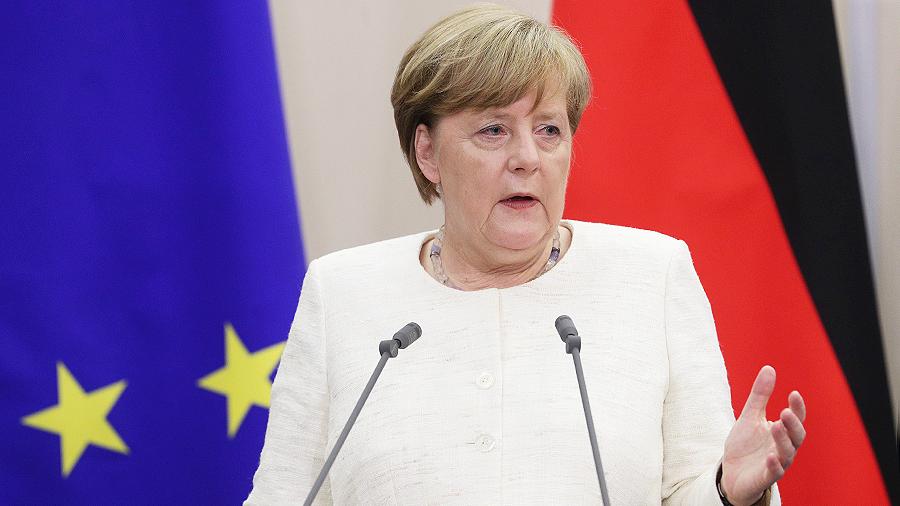 Меркель выступила за введение комендантского часа для борьбы с коронавирусом
