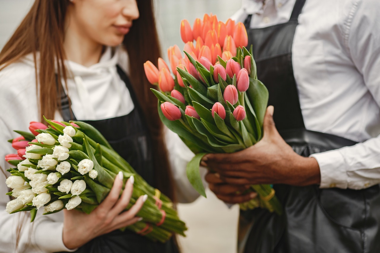 Почему выгодно и удобно заказывать доставку цветов