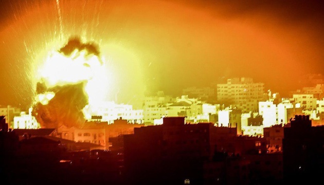 По Ізраїлю випустили 850 ракет, які влучили в будинки та авто, загинули п'ятеро людей