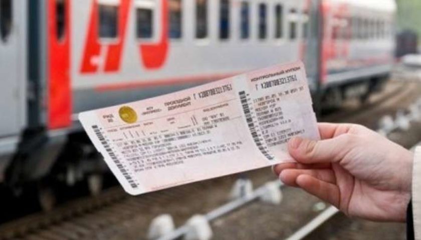 Укрзалізниця повернула пасажирам кошти за квитки на скасовані через карантин рейси