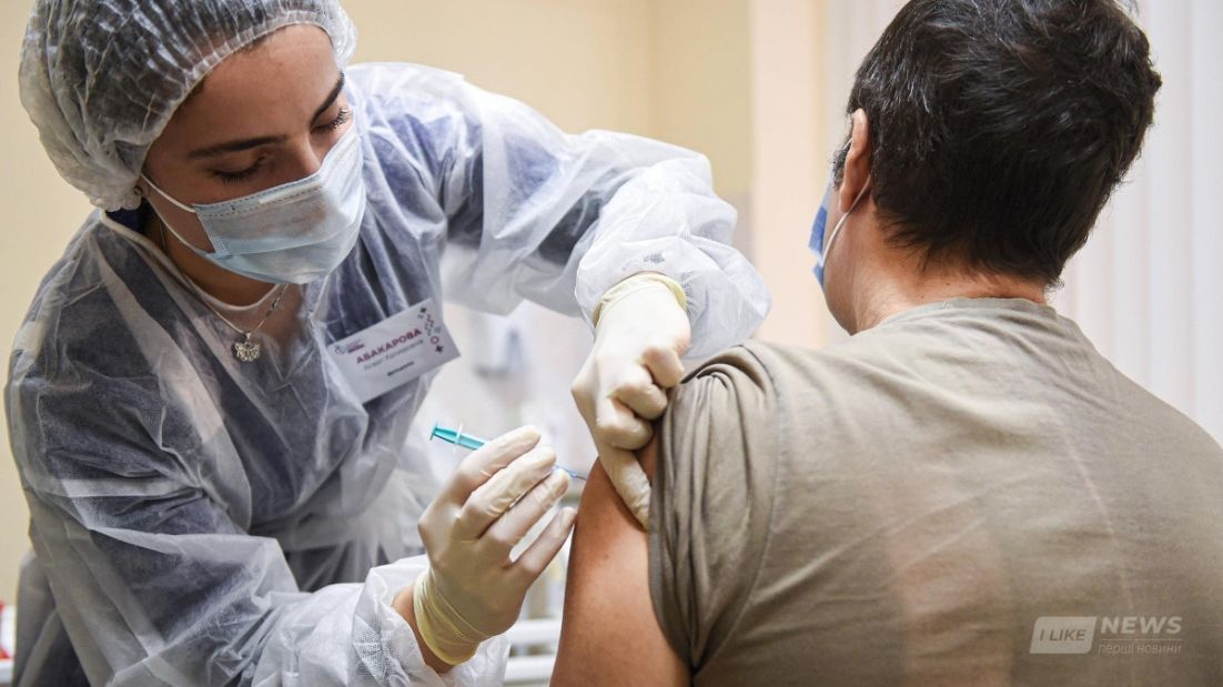 В Україні зафіксовано менш ніж 1% побічних реакцій від COVID-вакцинаціїі - МОЗ