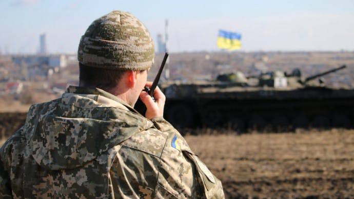 На Донбасі поранено українського воїна