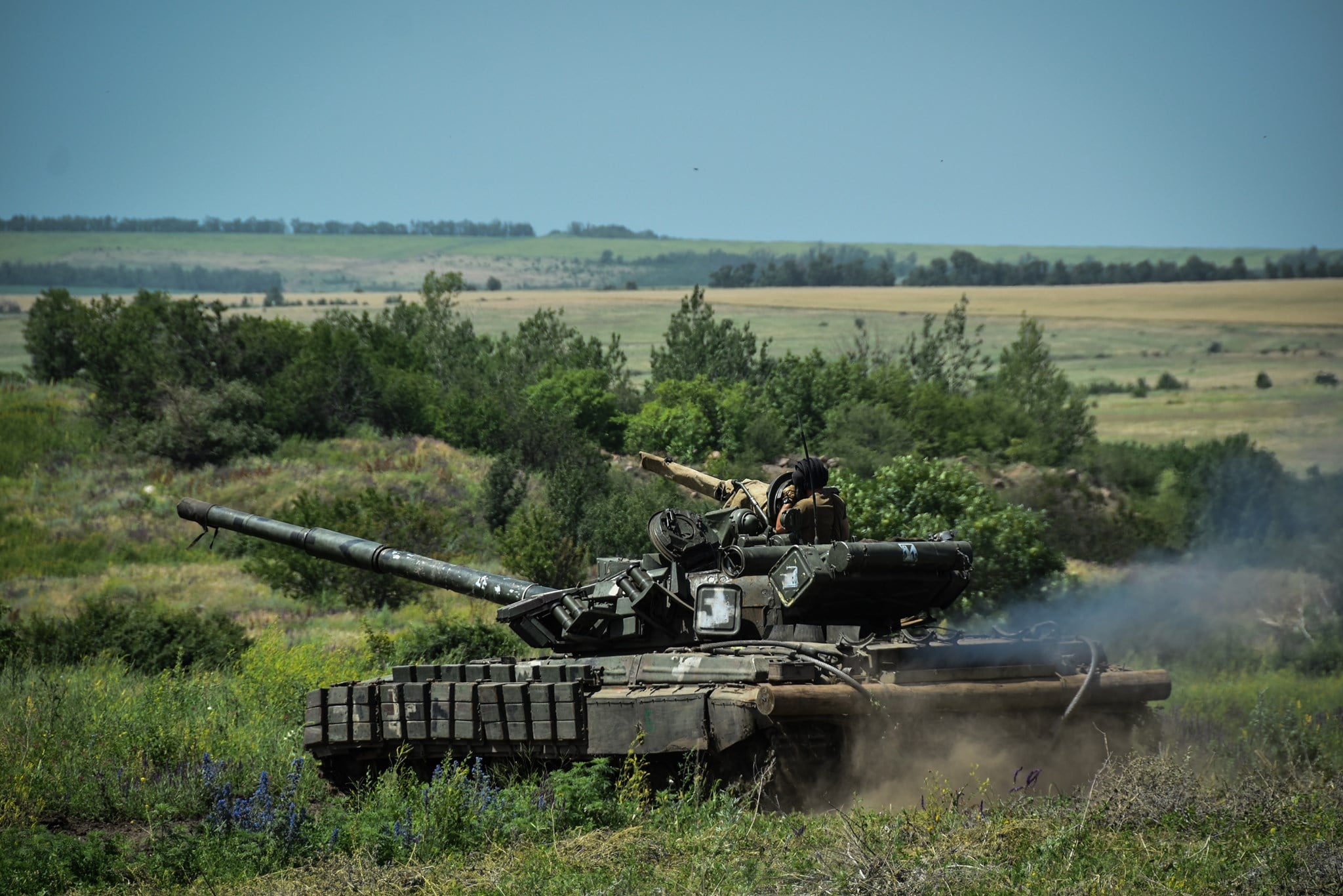 Українські військові провели танкові маневри в зоні ООС, відпрачювали спільні дії танкових та механізованих підрозділів.