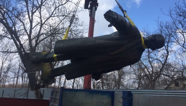 Аукціонний пам’ятник Леніну з Черкащини придбала жителька Донецької області