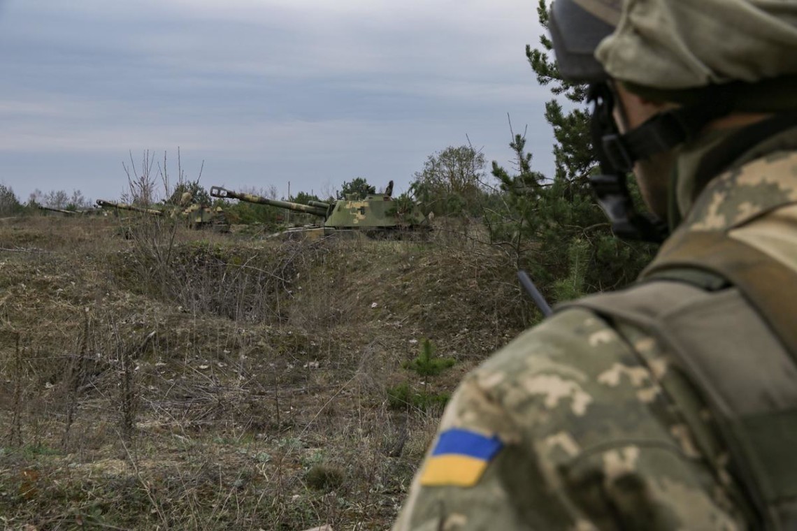 Трьох українських військових поранено на Донбасі 