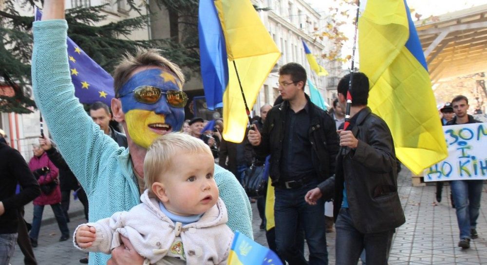 На референдумі 64% українців підтримали б вступ до ЄС, 54% - до НАТО