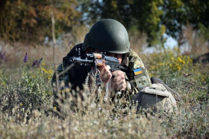 Російські найманці минулої доби здійснили 12 обстрілів позицій ЗСУ на Донбасі