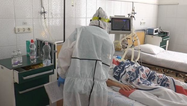 За прошедшие сутки в Украине зафиксировали наибольшее количество случаев ковида начиная с мая - 3663 заболевших