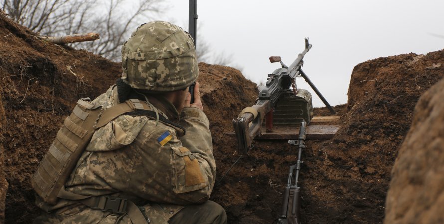 Протягом минулої доби російські найманці вісім разів обстріляли позиції ЗСУ на Донбасі, поранено військового