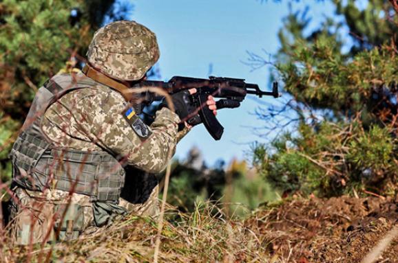 Російські найманці дев'ять разів обстріляли позиції ЗСУ на Донбасі, поранено українського воїна