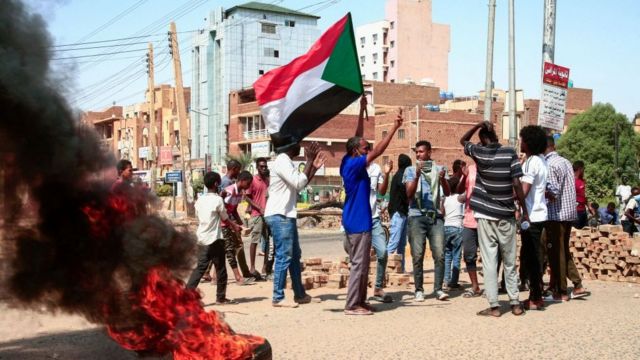У Судані через протести проти військового перевороту поранено сотні людей