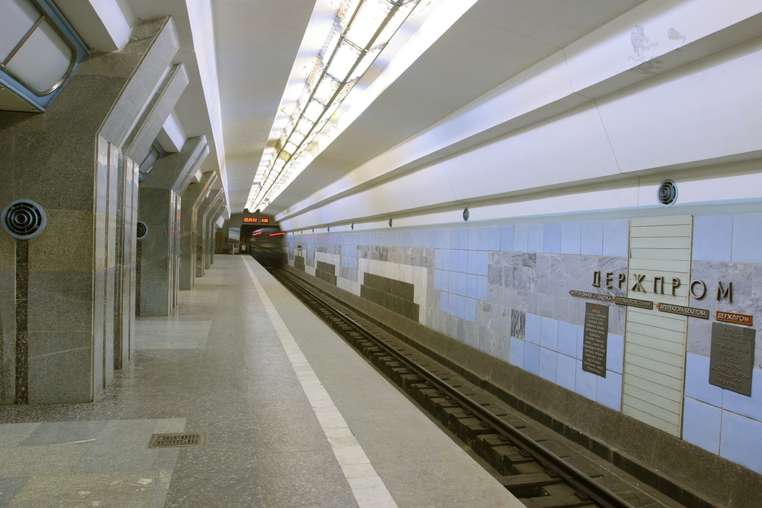 На станції харківського метро конфлікт через неправильне носіння масок закінчився стріляниною