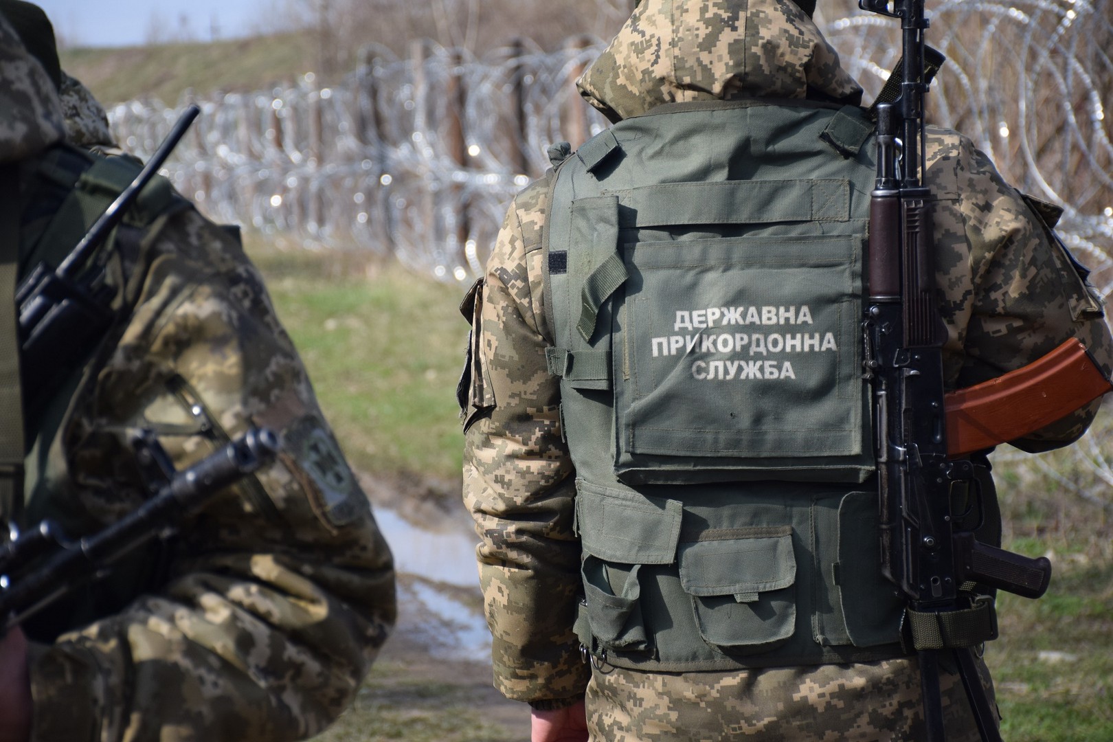 Верховна Рада дозволила прикордонникам застосовувати бойову техніку та зброю