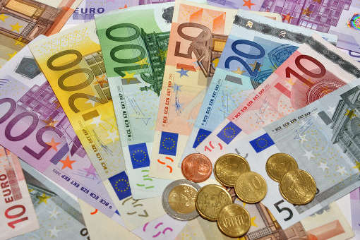 Європейський центральний банк планує змінити дизайн банкнот євро до 2024 року