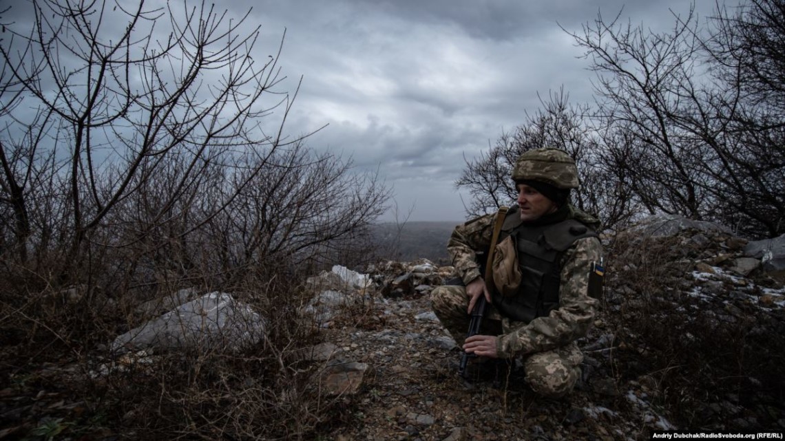 На Донбасі поранено двох українських воїнів, ворог шість разів обстріляв позиції ЗСУ