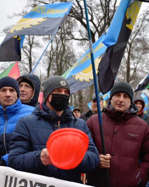В Луганской области шахтеры седьмой день протестуют, требуя выплатить задолженность по зарплате