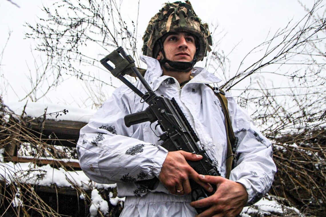 Російські найманці 10 разів обстріляли позиції ЗСУ на Донбасі, поранено двох військових