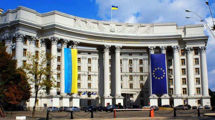 У МЗС повідомили, що лише чотири держави заявили про евакуацію частини співробітників посольств з України