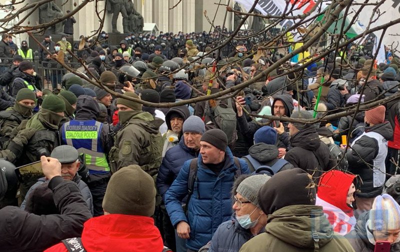 Під Радою відбулися сутички між ФОПами і поліцією