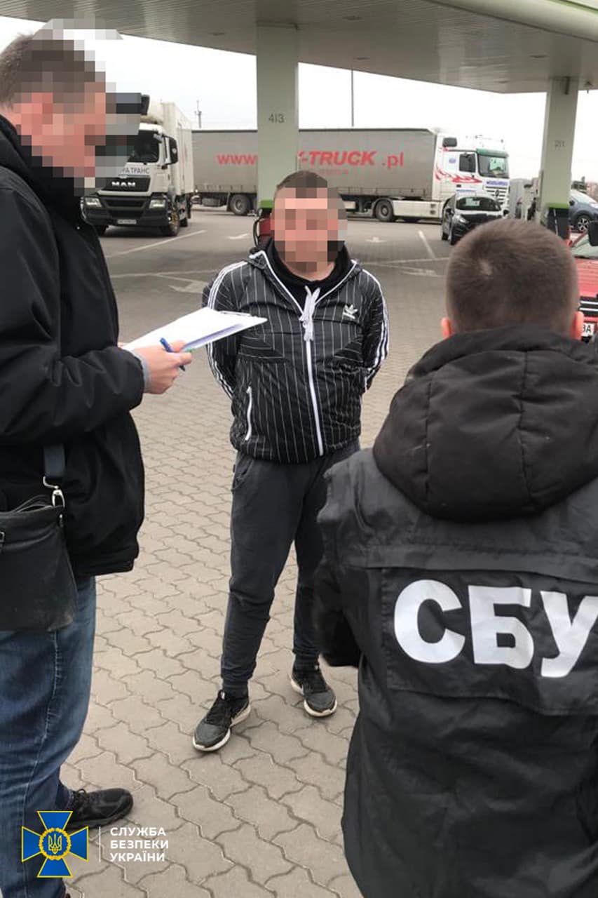 СБУ затримала 24-річного львів'янина, який організовував переправку ухилянтів за кордон 