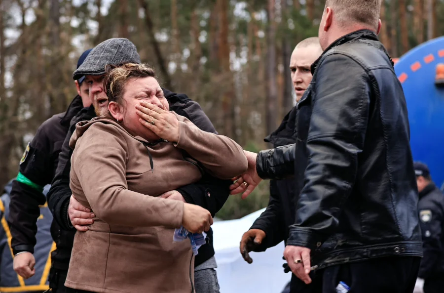 Під Києвом в селі Бузова виявили братську могилу із загиблими українцями