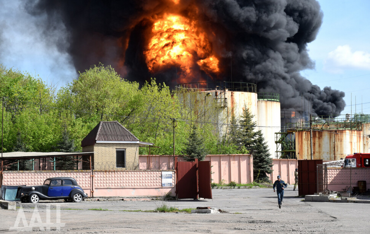 Горить, палає: У тимчасово окупованій Макіївці на Донеччині горить нафтобаза